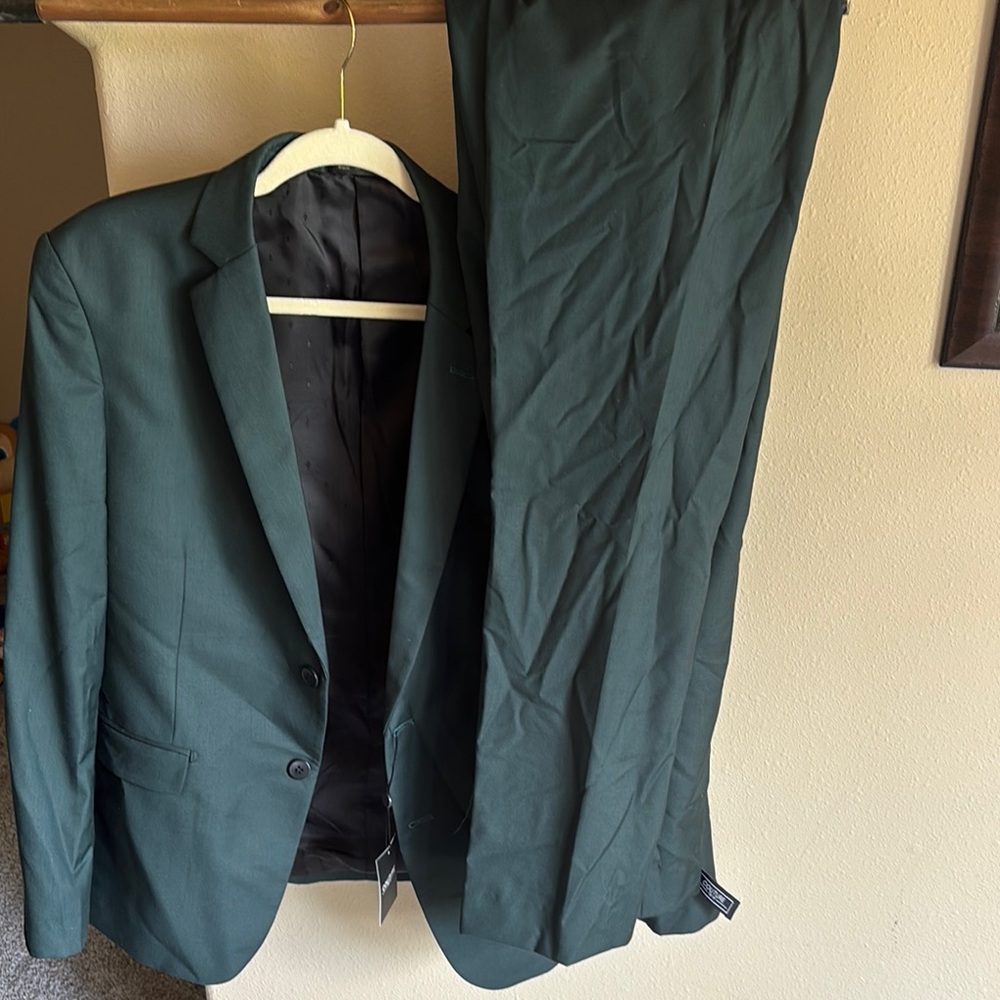 Elegant Dark Green Men's Suit